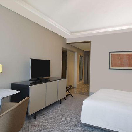 Hilton Tanger City Center Esterno foto A guest room at the hotel