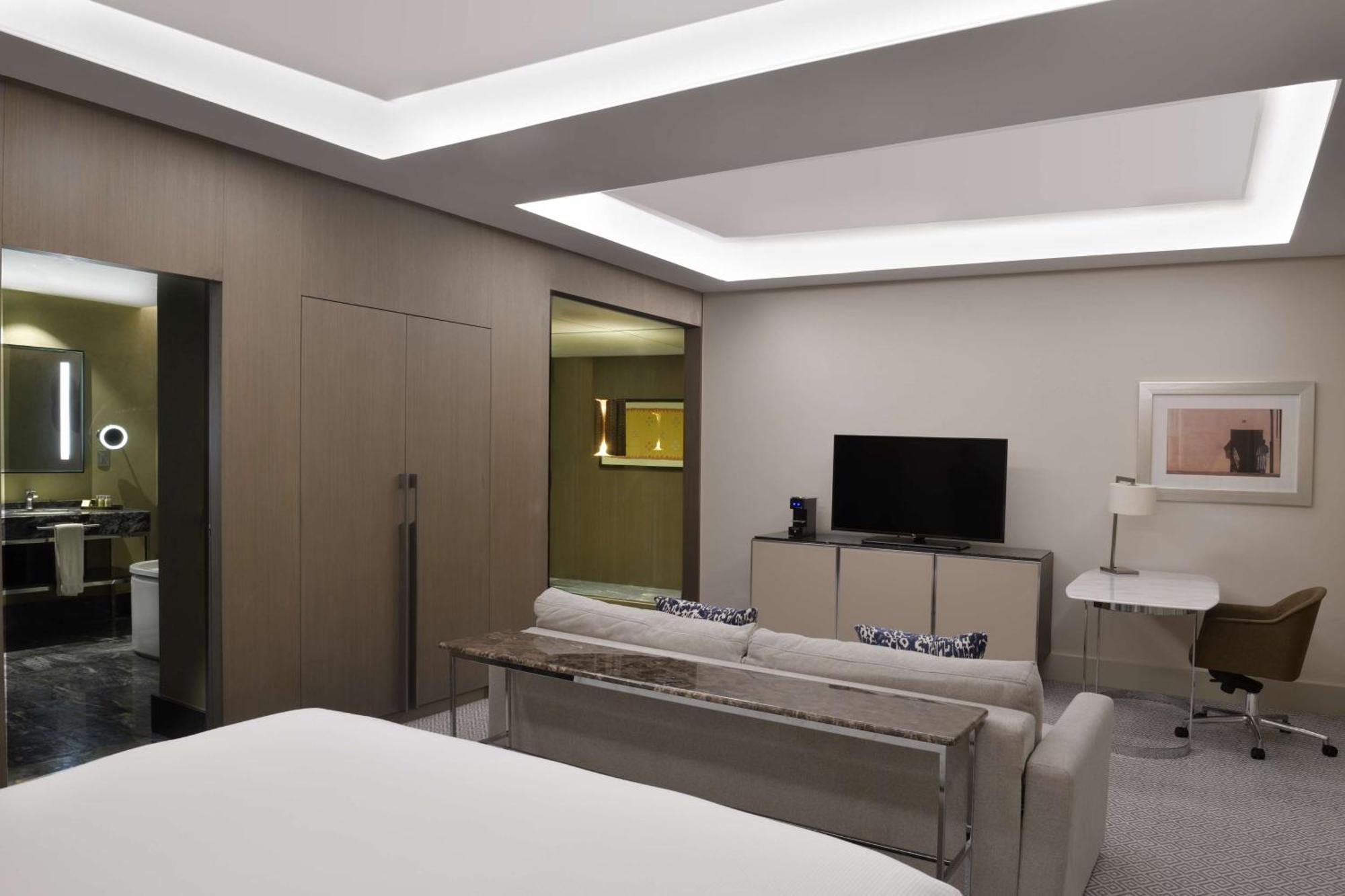 Hilton Tanger City Center Esterno foto A typical room at the hotel