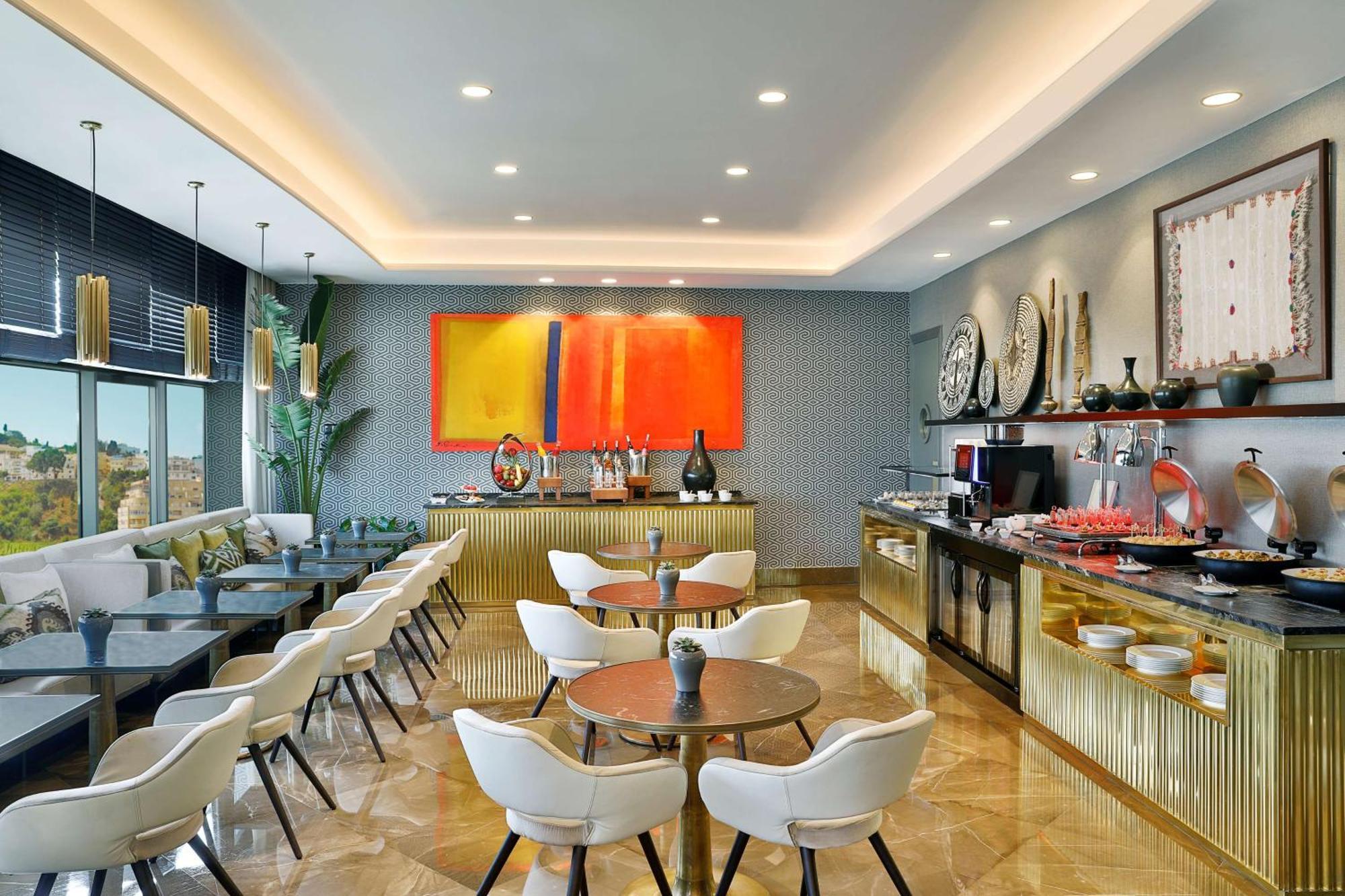Hilton Tanger City Center Esterno foto The Club lounge at London Heathrow Airport