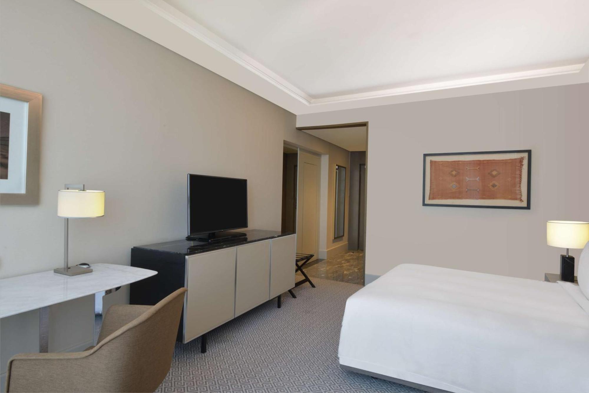 Hilton Tanger City Center Esterno foto A guest room at the hotel