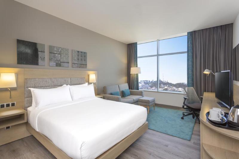 Hilton Tanger City Center Esterno foto A typical guest room at the Hilton Garden Inn