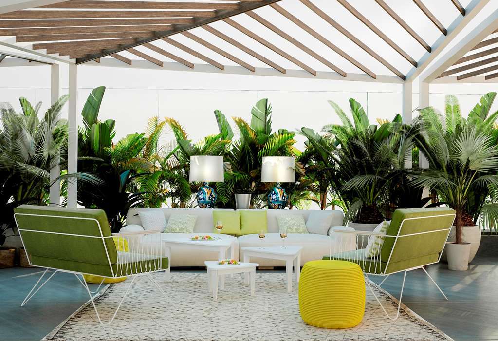 Hilton Tanger City Center Ristorante foto The interior of the hotel